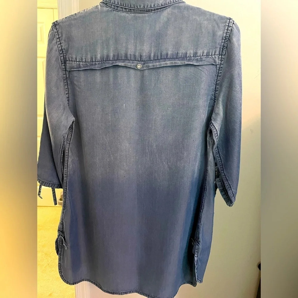 Coldwater Creek 6/8 Blue denim ombre blouse‎ 100% Tencel(Lycell) Hidden buttons. - Picture 6 of 11